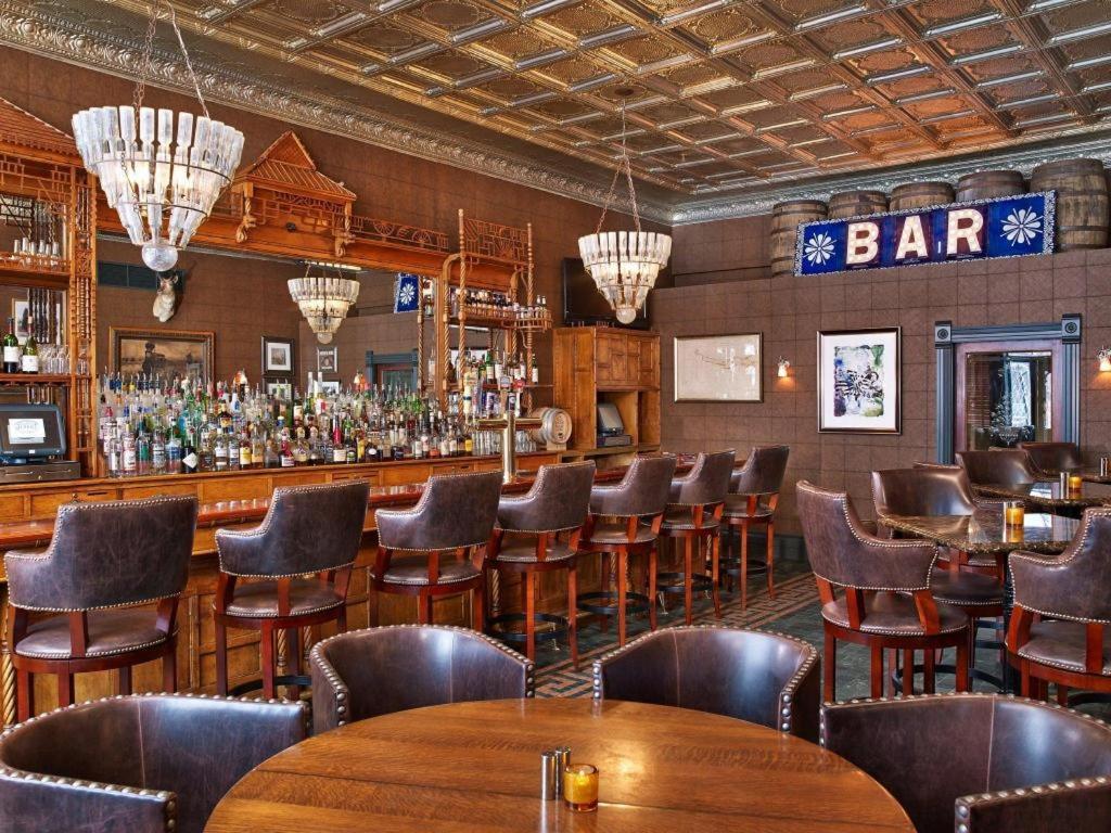 Hotel Jerome, An Auberge Resort Aspen Bagian luar foto