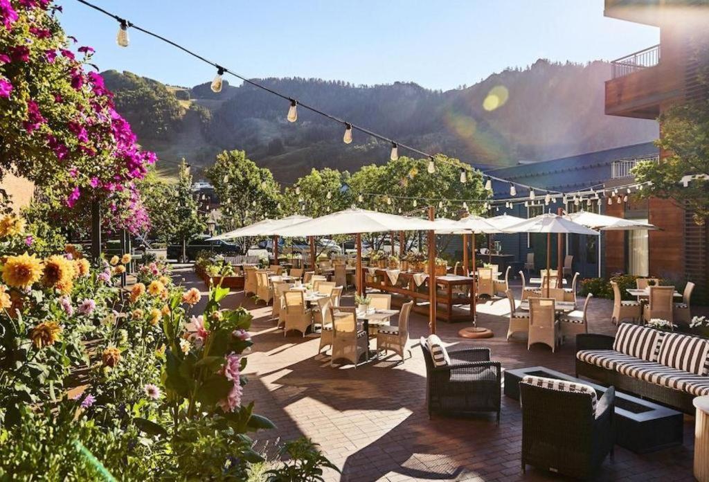 Hotel Jerome, An Auberge Resort Aspen Bagian luar foto