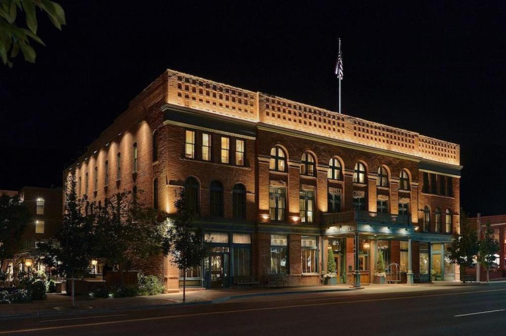 Hotel Jerome, An Auberge Resort Aspen Bagian luar foto